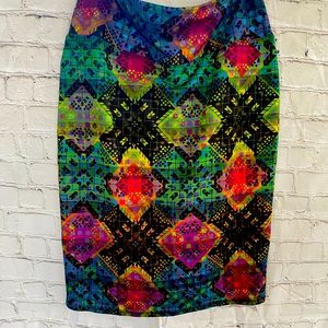 Medium LuLaRoe Cassie skirt.
